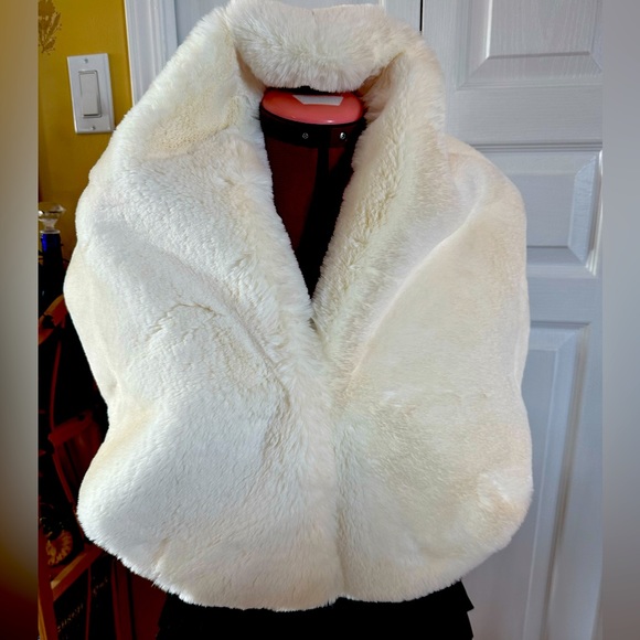 Vince Camuto Jackets & Blazers - Vince Camuto Cape